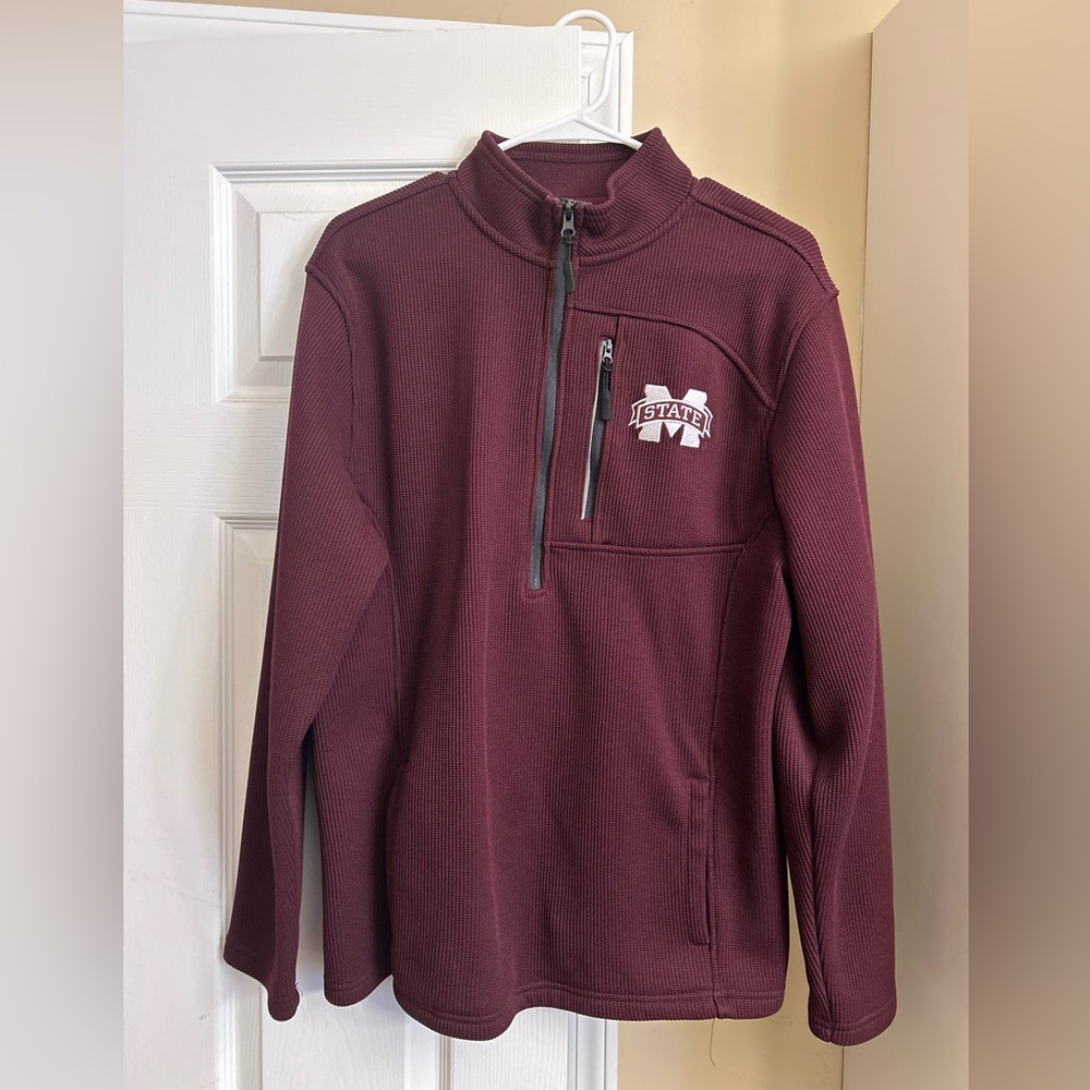 Colosseum Mississippi State University 1/4 zip pullover. Size MD.